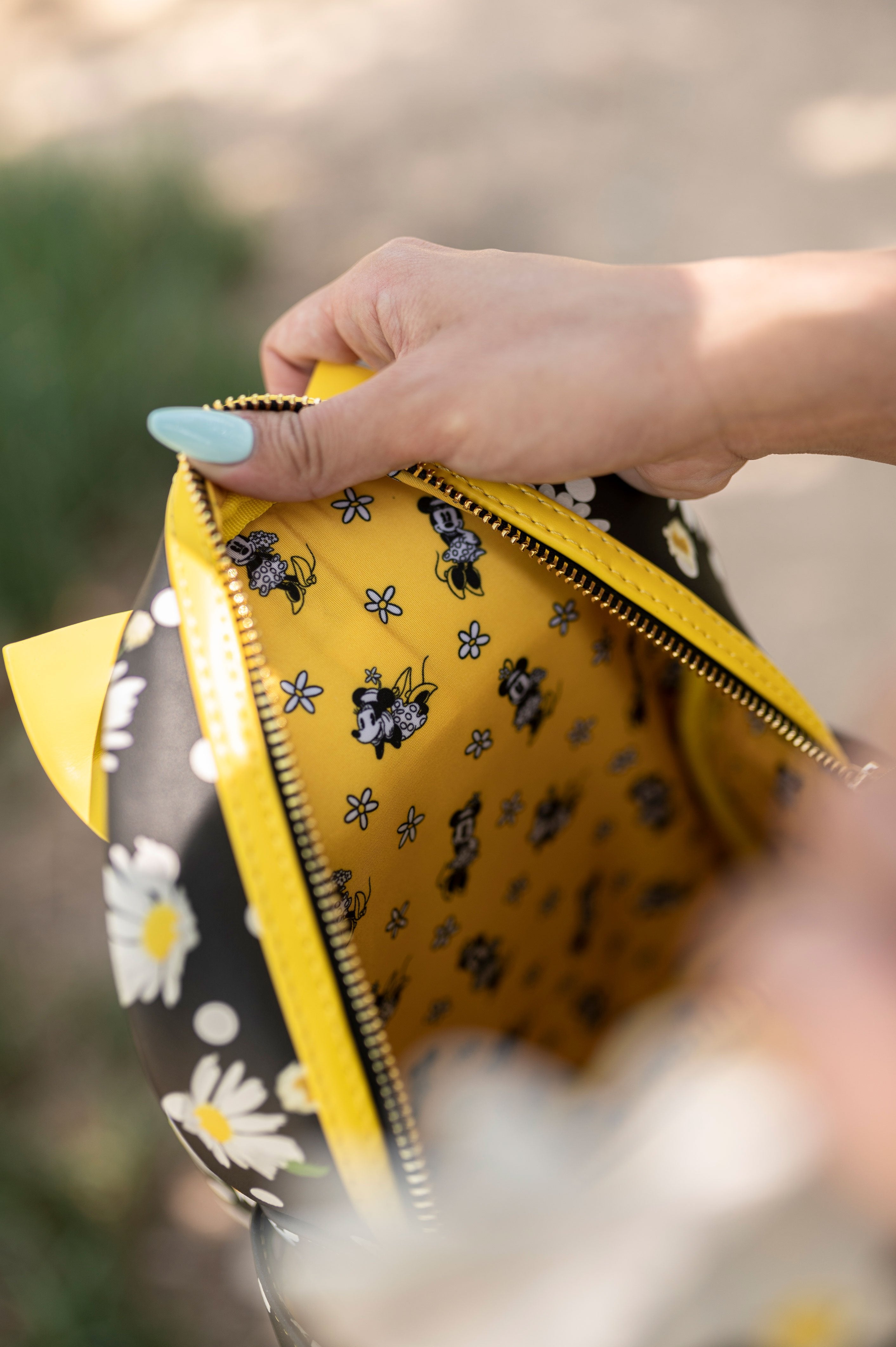 Loungefly Disney Minnie Mouse Daisies Mini Backpack