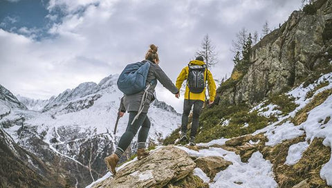 how to stay warm while hiking in cold weather