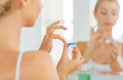 Put In Contact Lenses Smoothly-3