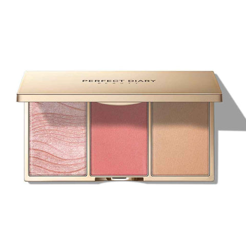 with a natural satin finish that never goes on streaky or cakey