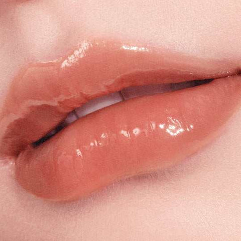 lightweight formula that hydrates your lips all day