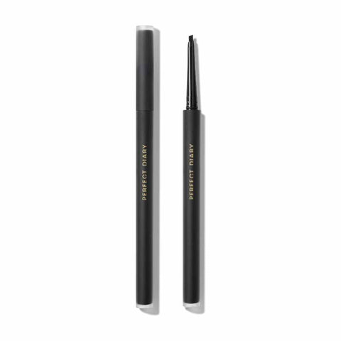 draws winged eyeliners effortlessly