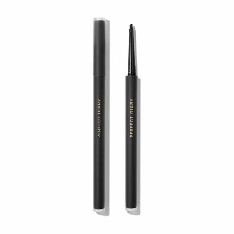 draws winged eyeliners effortlessly