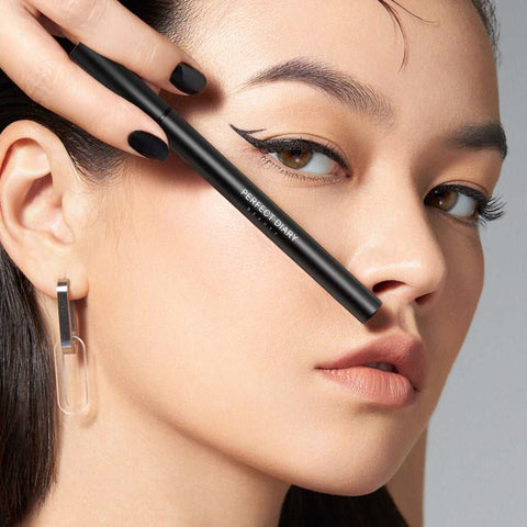 ingredients help to nourish eyelashes