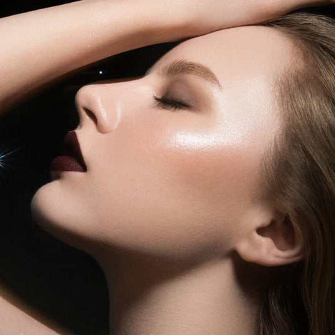 gorgeous on eyes and body as well as cheeks and enhances glow with its diamond finish