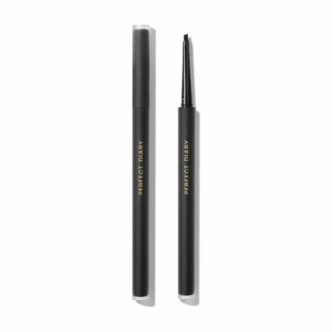 draws winged eyeliners effortlessly