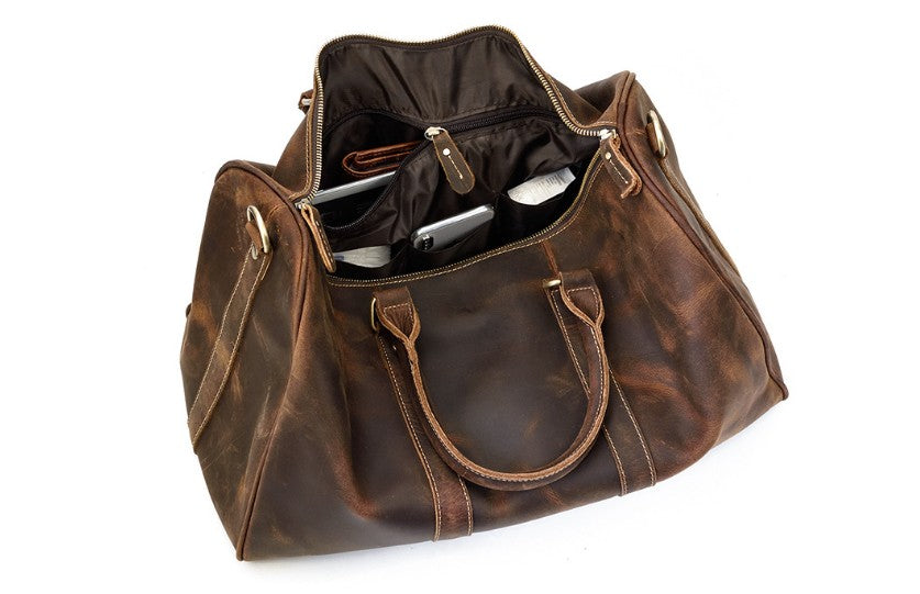 sac à bagages en cuir marron vieilli à l'intérieur des sacs ipad