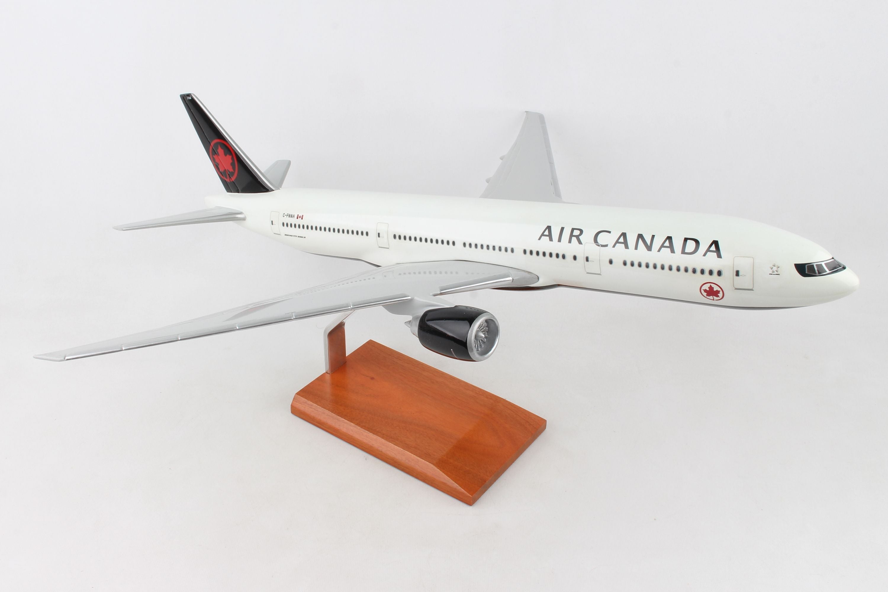 Executive Series Air Canada B777-200 1:100 Scale G55710