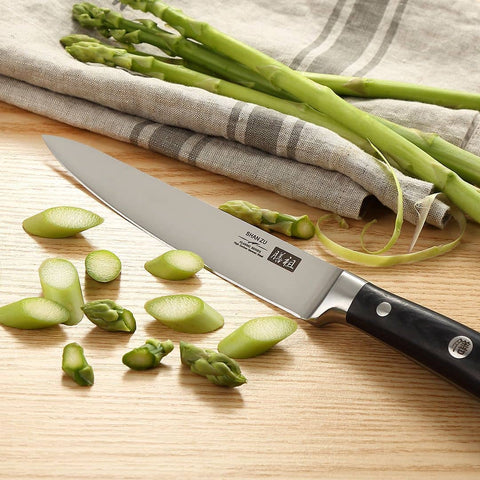 Slicing long, thin Vegetables with a shan zu utility knife