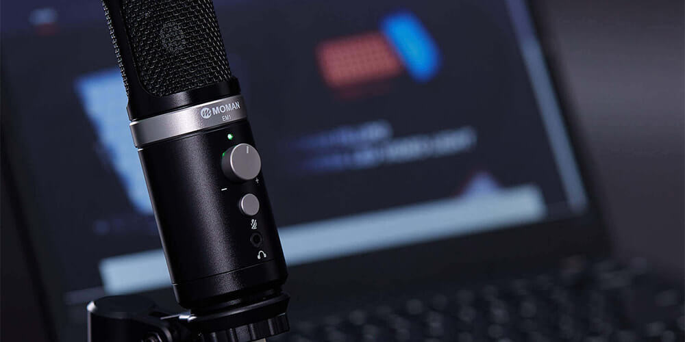 Desktop USB microphone with a stable stand for podcasting