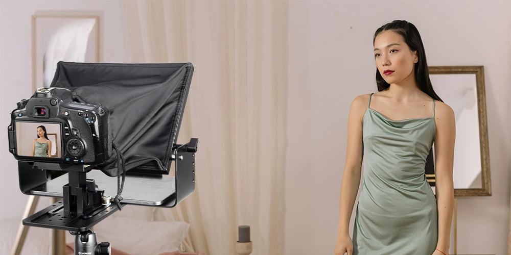 Moman MT12 professional newsreader teleprompter can be installed on the monopod or tripod. It is suitable for live broadcasting, interviewing, etc.