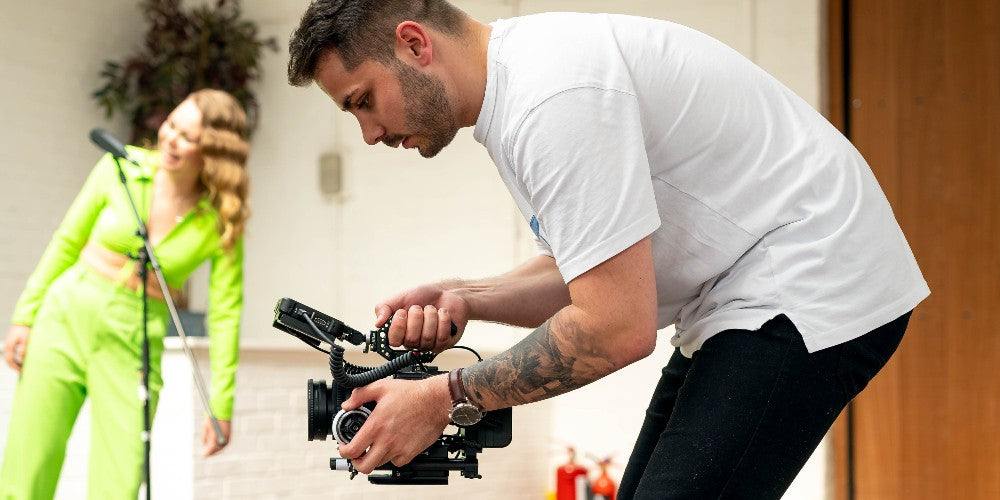 NP-F lithium battery is deal for product photography, portraits, commercials, and other filming activities.
