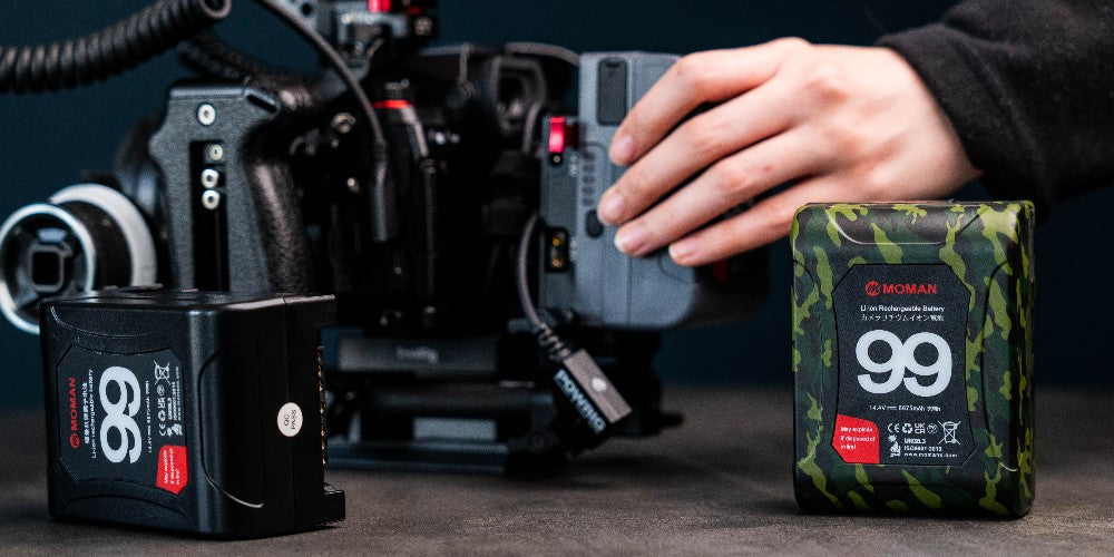 Moman Power 99 Blackmagic Pocket Camera 外付けバッテリーは、コンパクトで大容量です。デュアル D-tap ポート、USB-C、USB-A、BP 充電インターフェースを備えています。