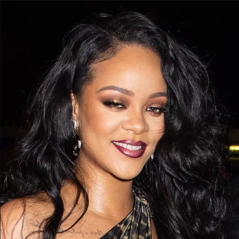 Rihanna black wavy hairstyle