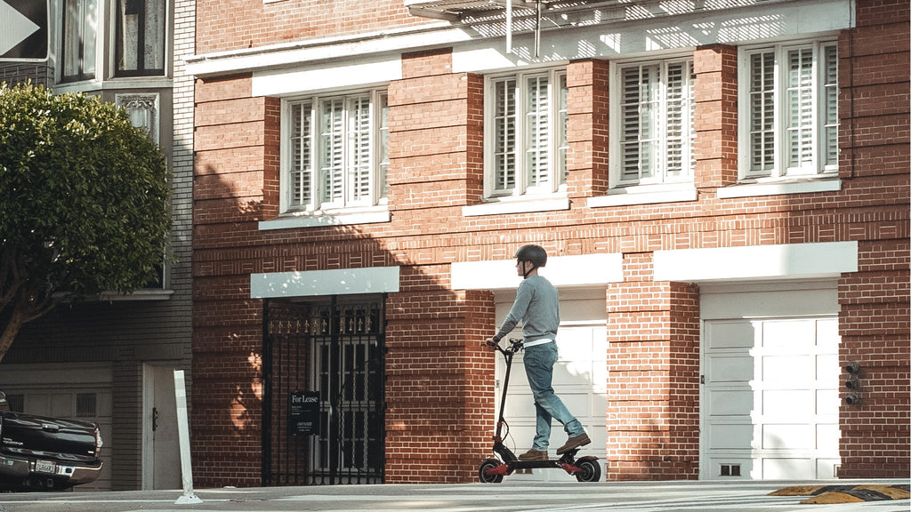 Varla Scooter in the city