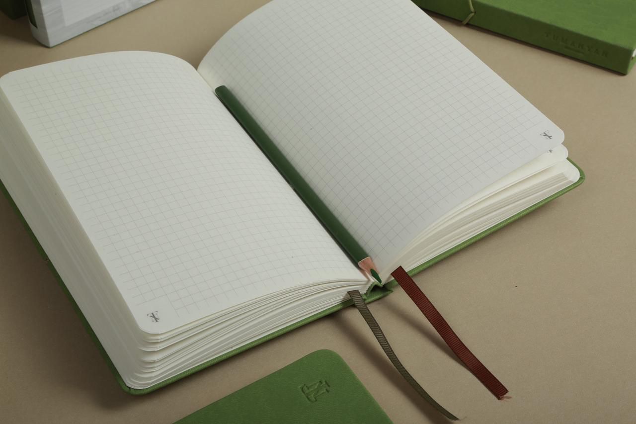 Tumanyan Notebook - Red (small)