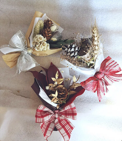 Can dried flowers be stored in the refrigerator?