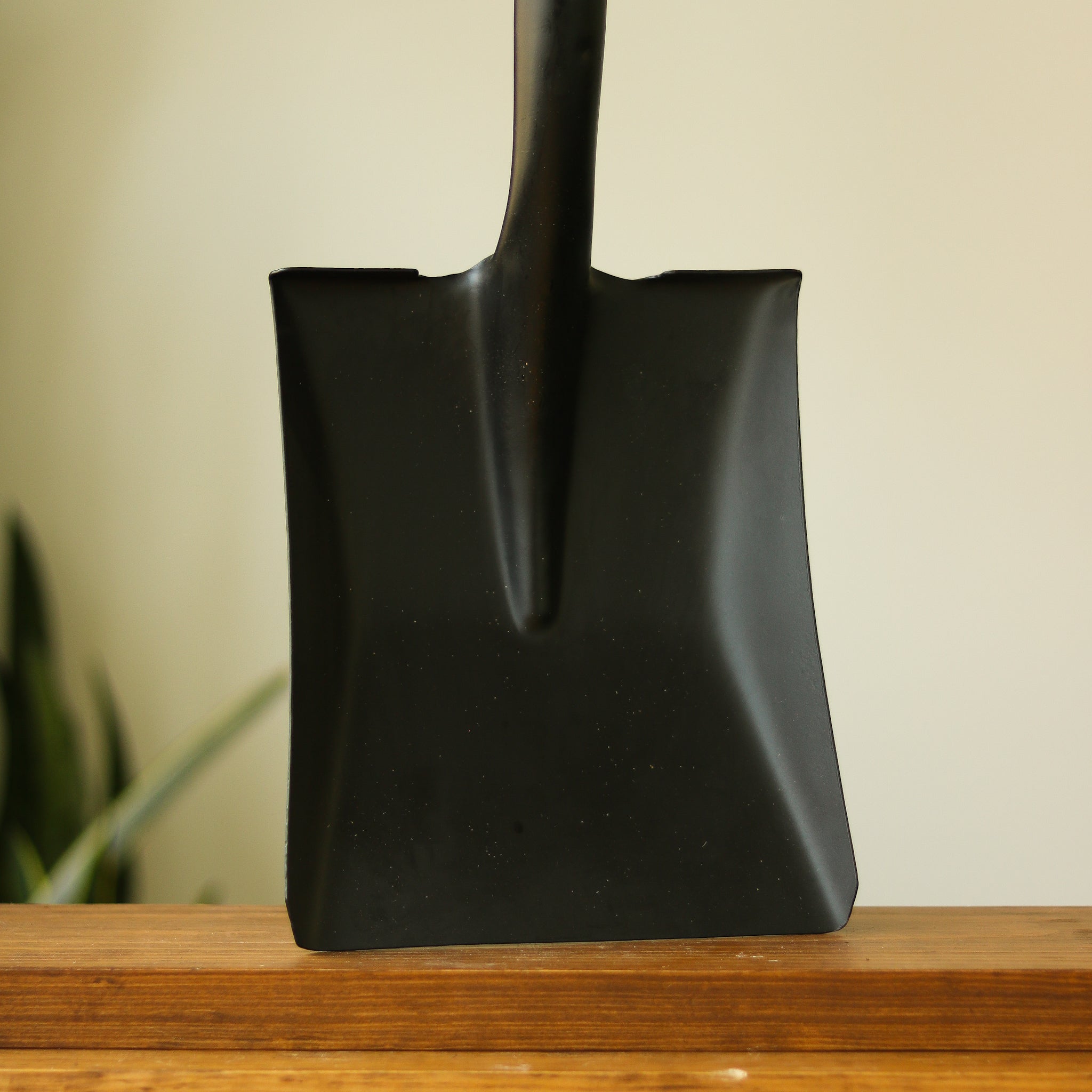 Garden Shovel in Matte Black