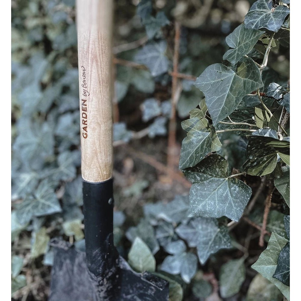 Garden Shovel in Matte Black