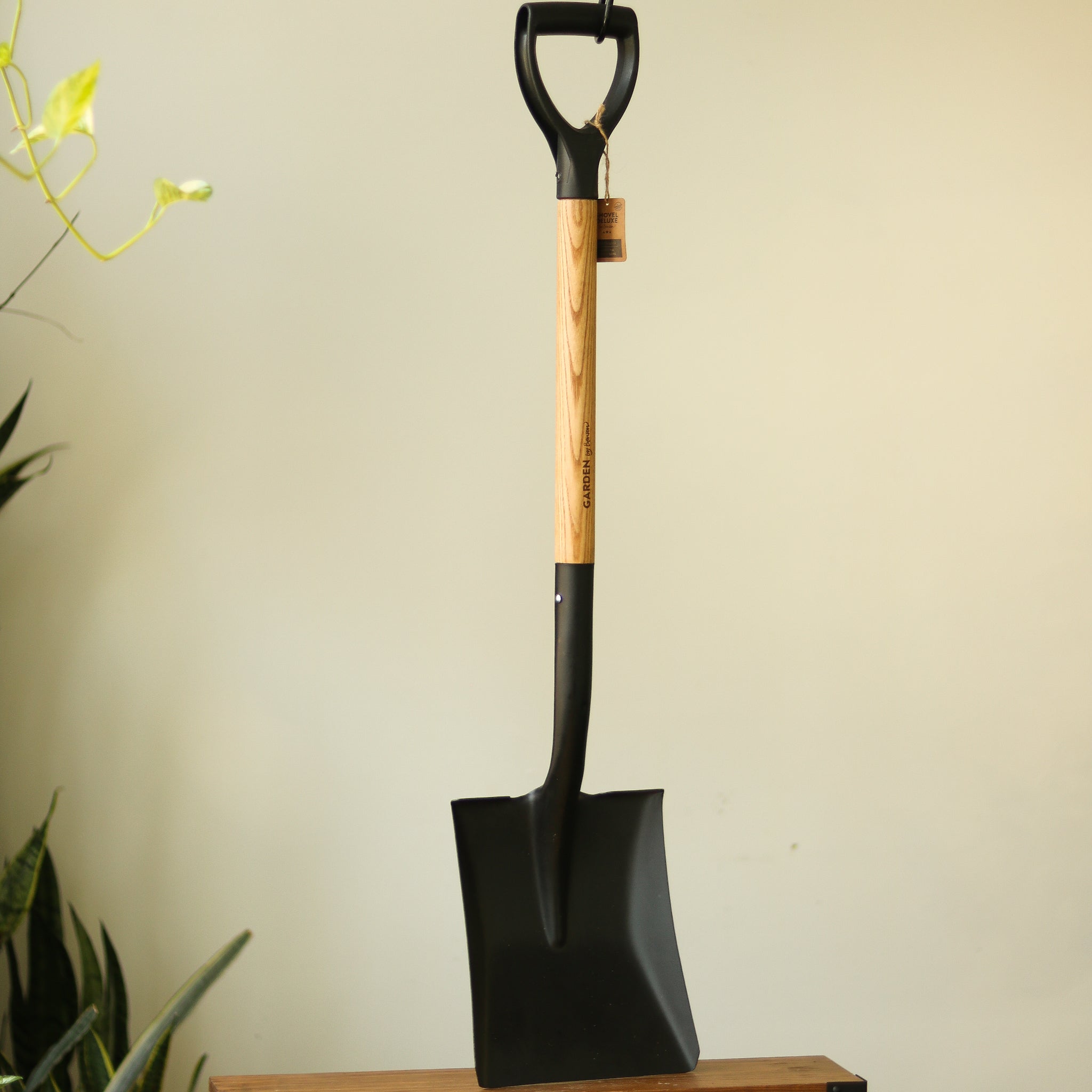 Garden Shovel in Matte Black