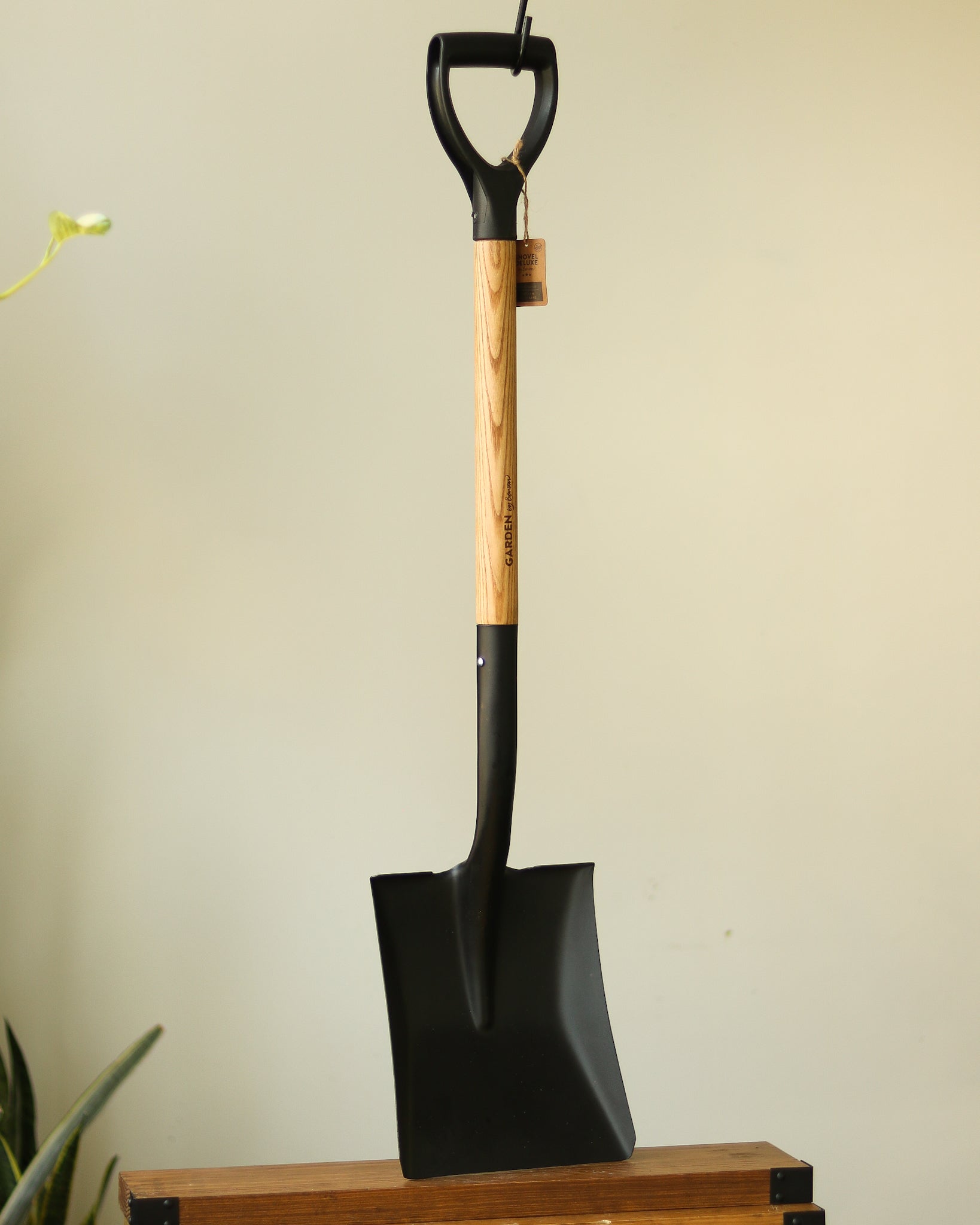 Garden Shovel in Matte Black