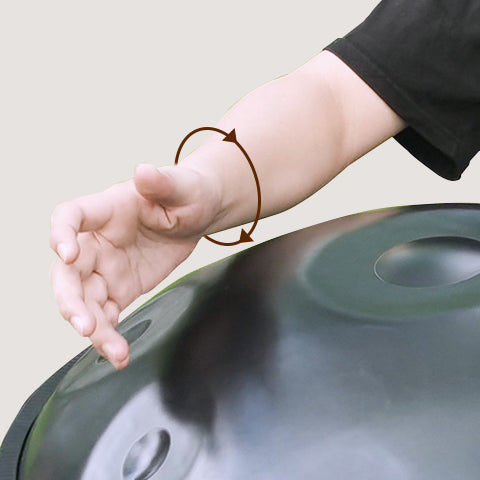 Learn handpan-By exerting force from the wrist