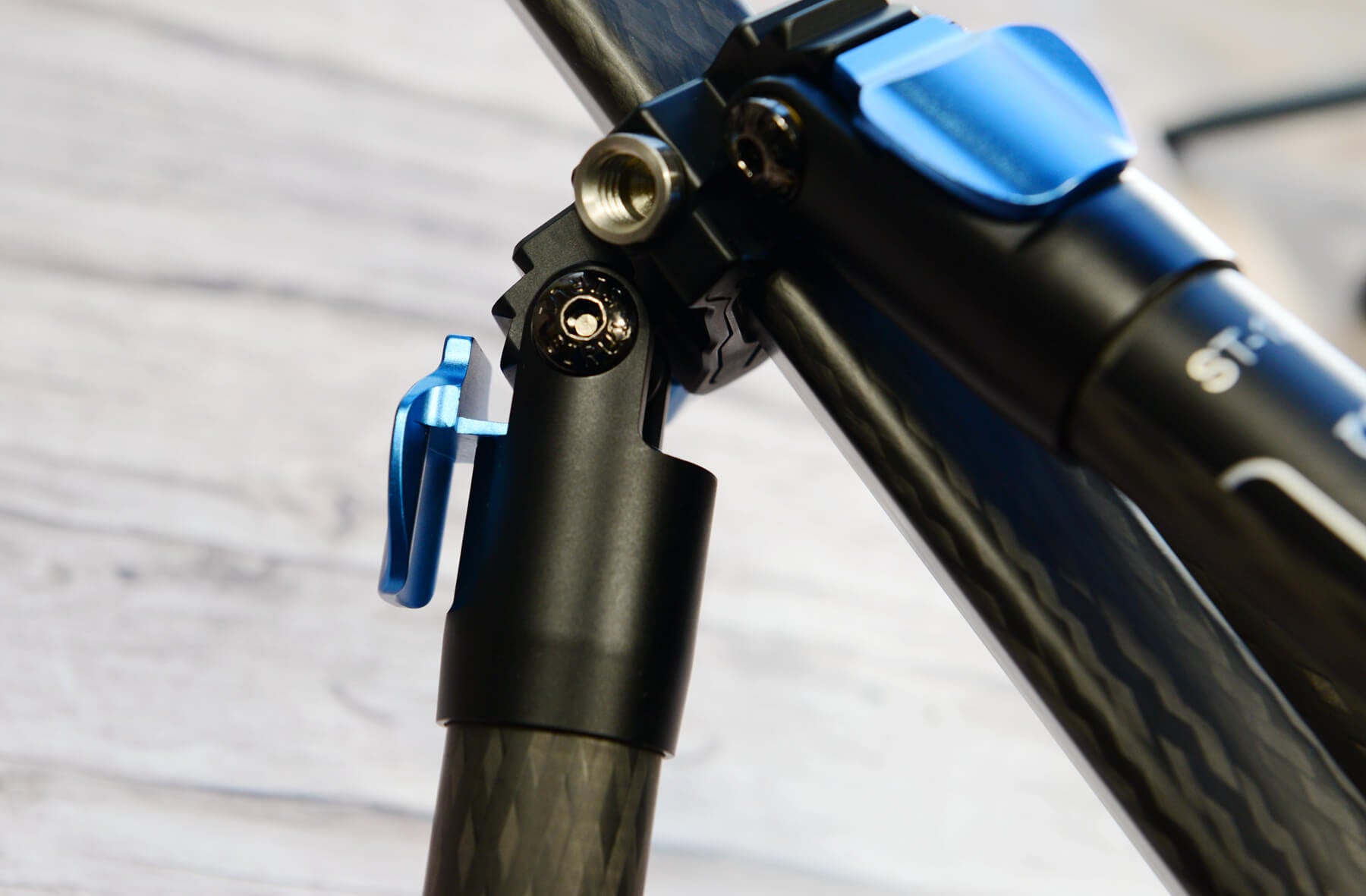 حامل ثلاثي SIRUI ST-124