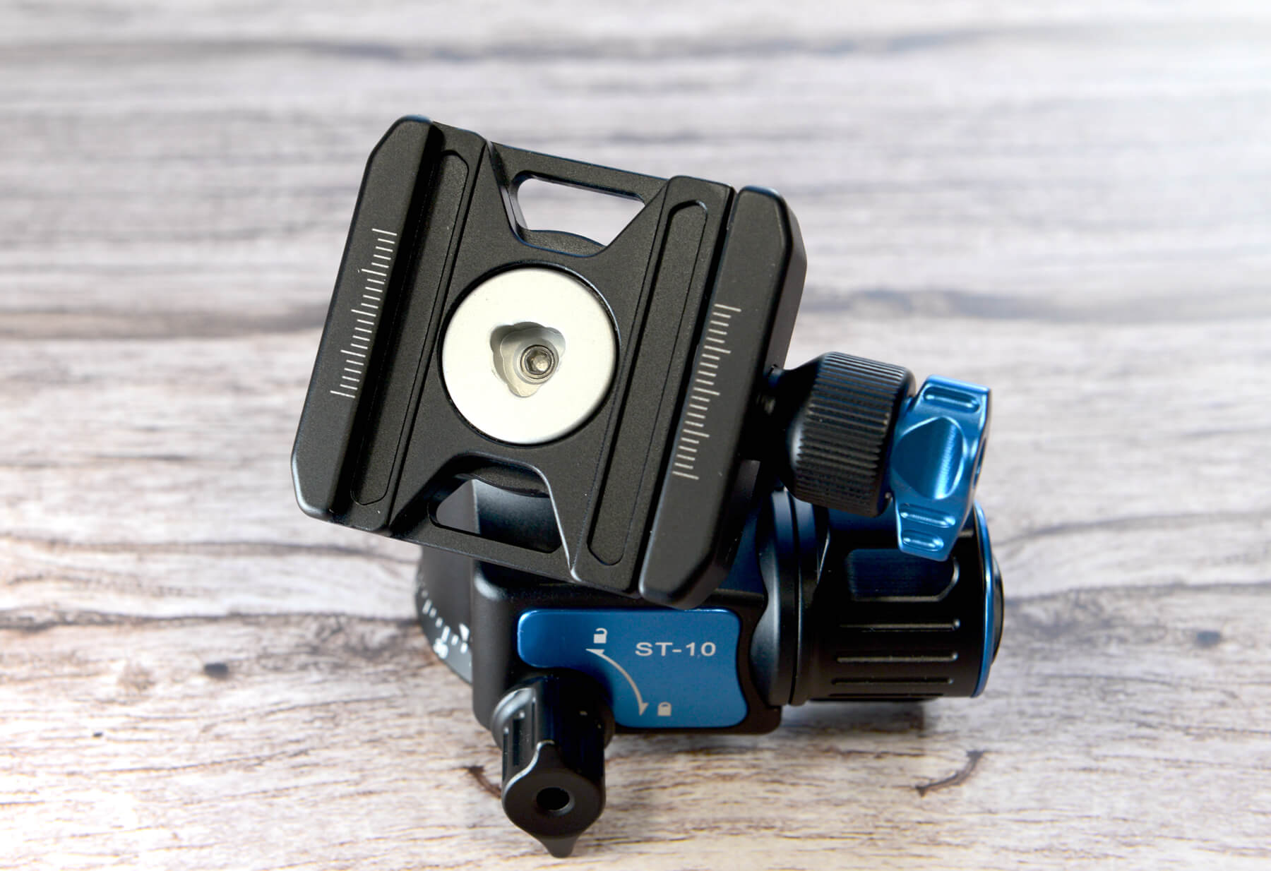 حامل ثلاثي SIRUI ST-124