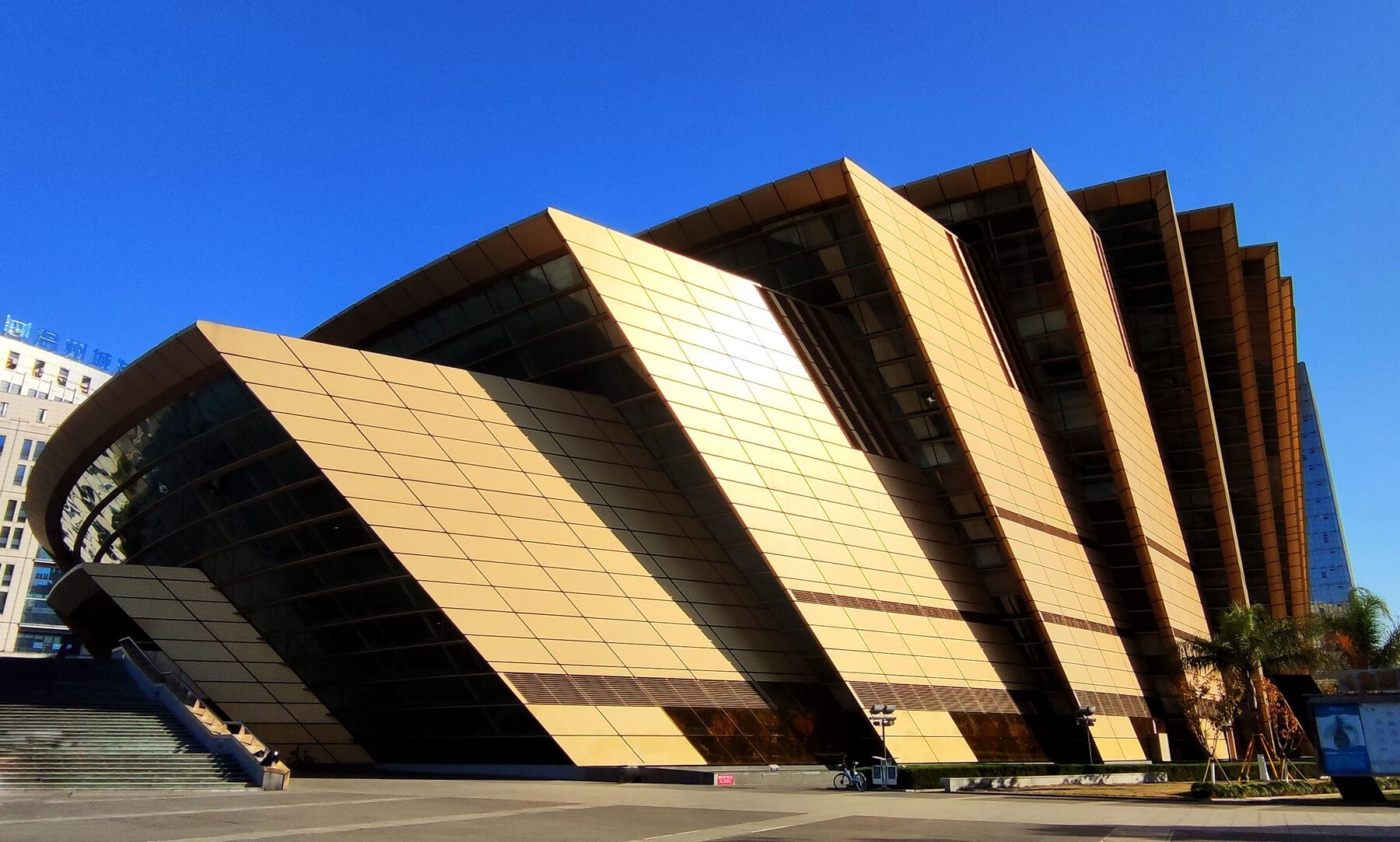 حامل ثلاثي SIRUI ST-124