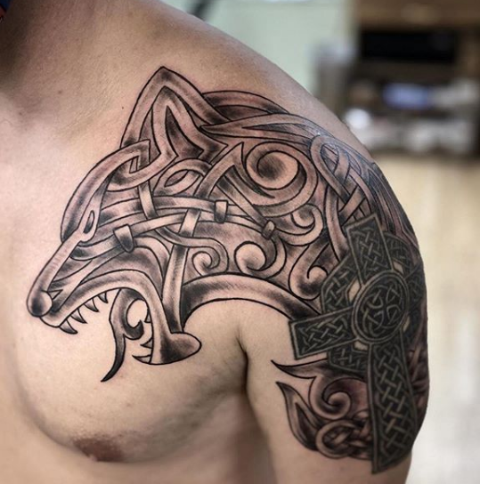 geometirc wolf tattoo on shoulder