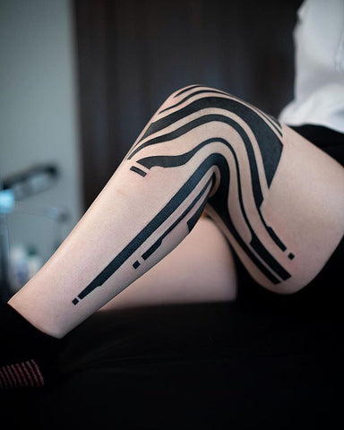 tribal line knee tattoo