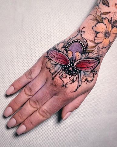animal bee hand tattoo