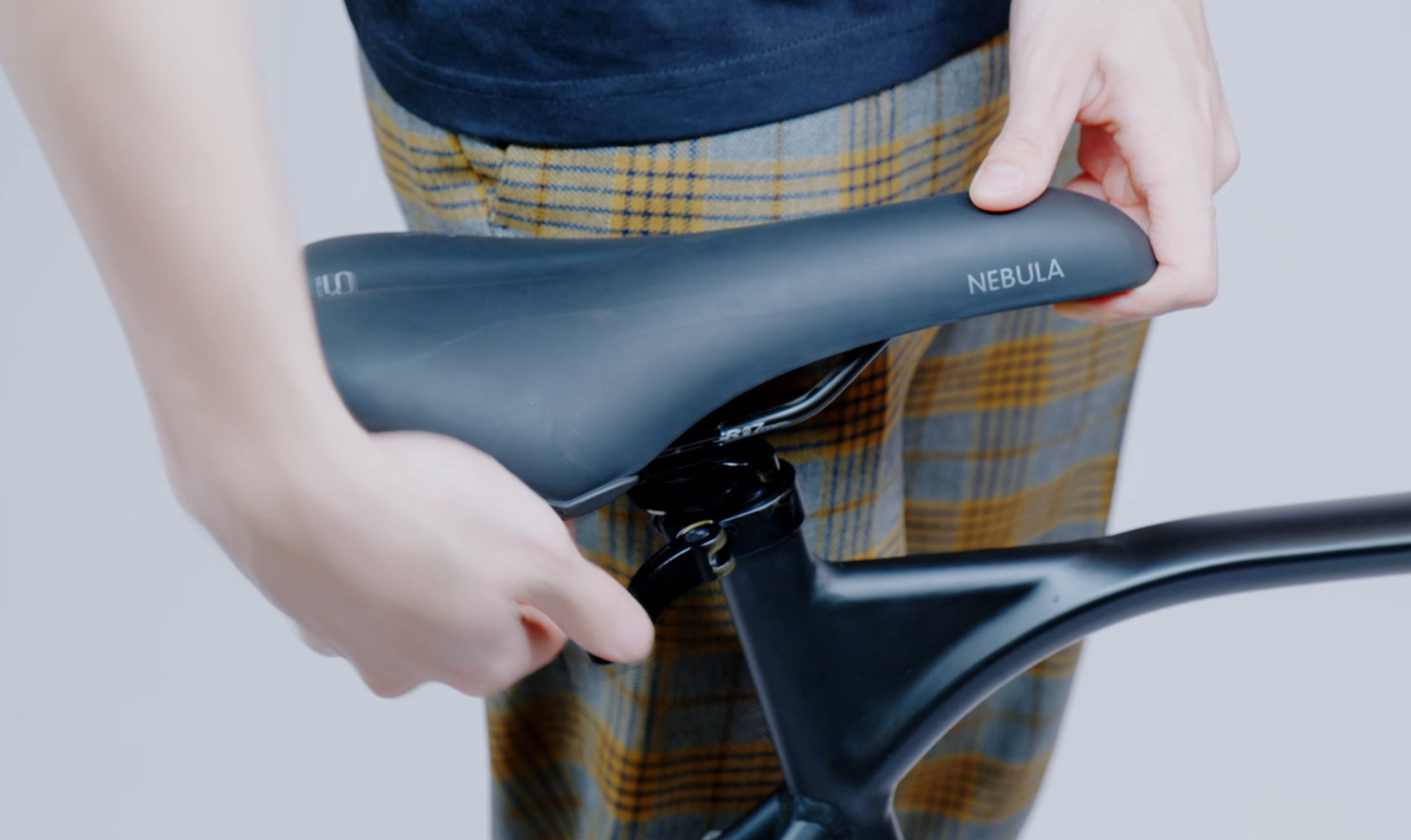 Adjust the saddle of a KBO hurricane to a comfortable position