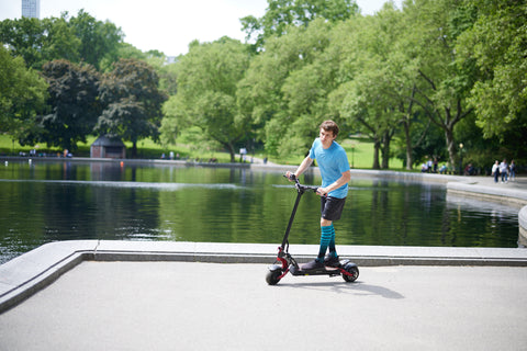 How To Ride Your Kaabo Mantis 8 Dual Motor Scooter Safely?-pics