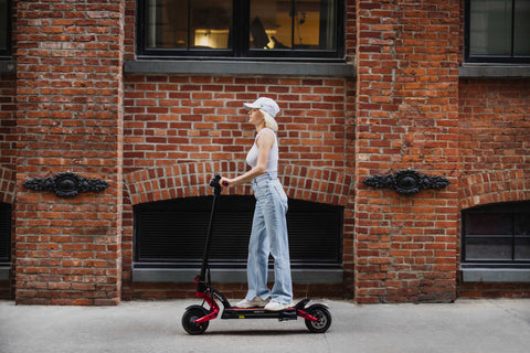 9 ADVANTAGES OF AN ELECTRIC SCOOTER OVER A TRADITIONAL CAR-pics