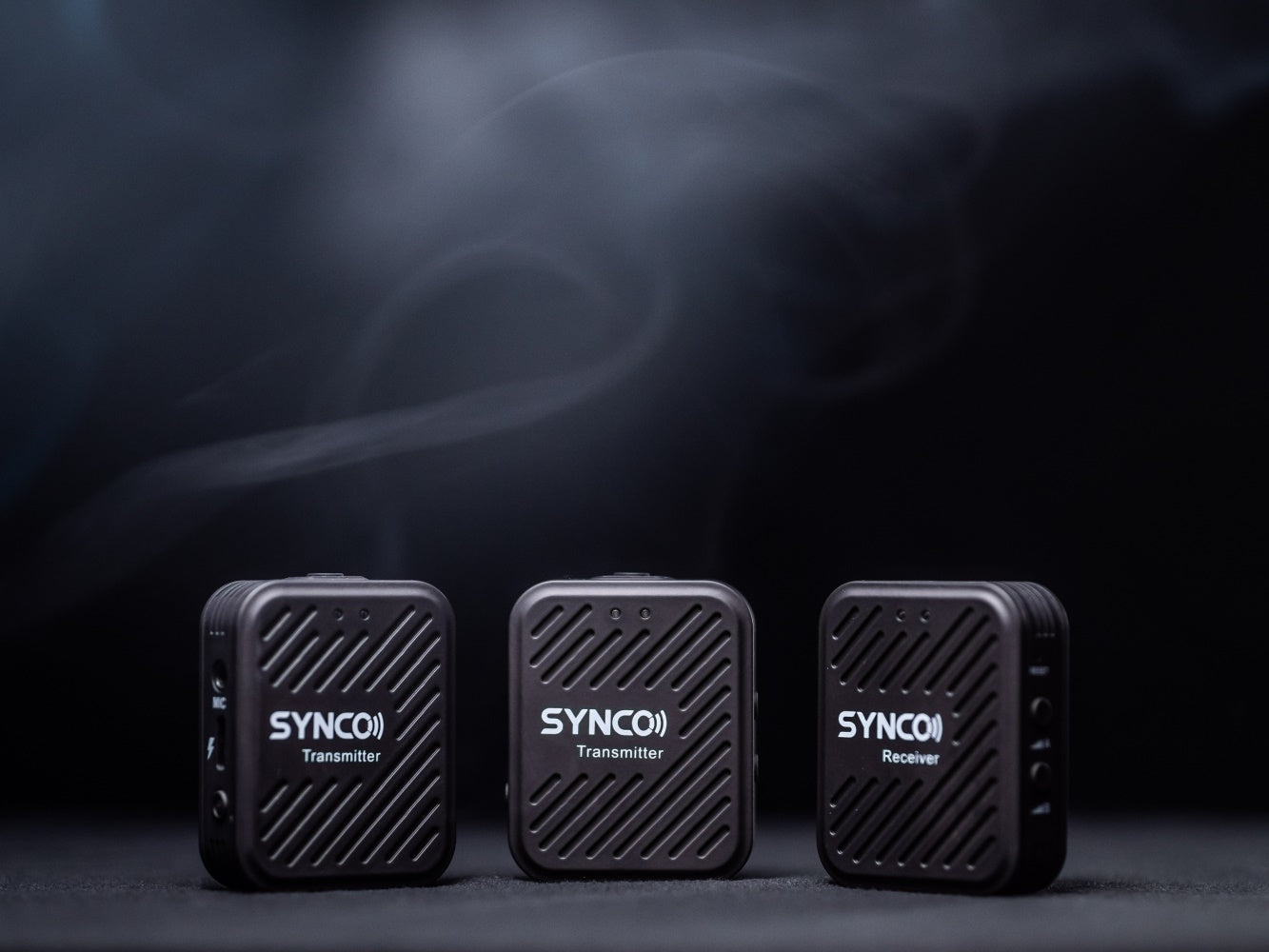 SYNCO G1(A2) video recording wireless microphone is made up of a receiver and two transmitters.