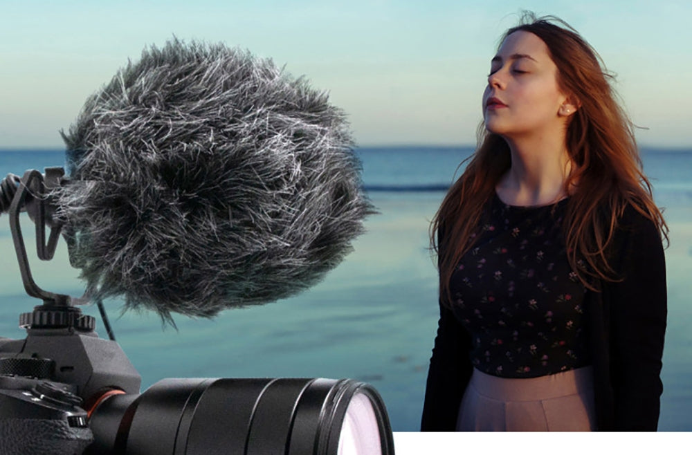 Le microphone du caméscope SYNCO comprend un pare-brise dans l'emballage pour un meilleur son lors de l'enregistrement en extérieur.