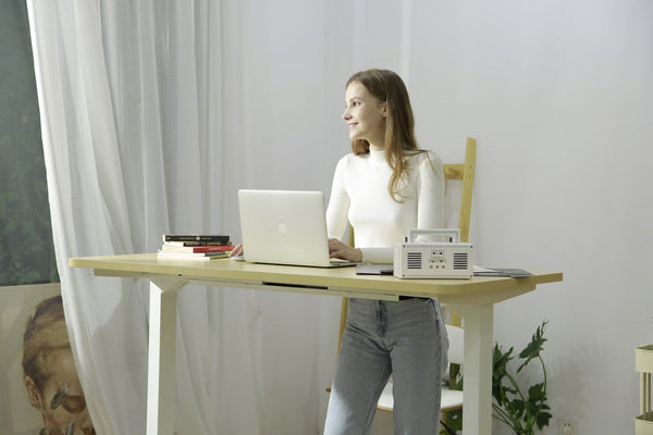  adjustable computer table