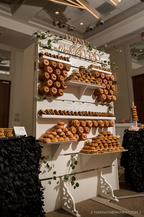 Monochromatic Doughnut Wall