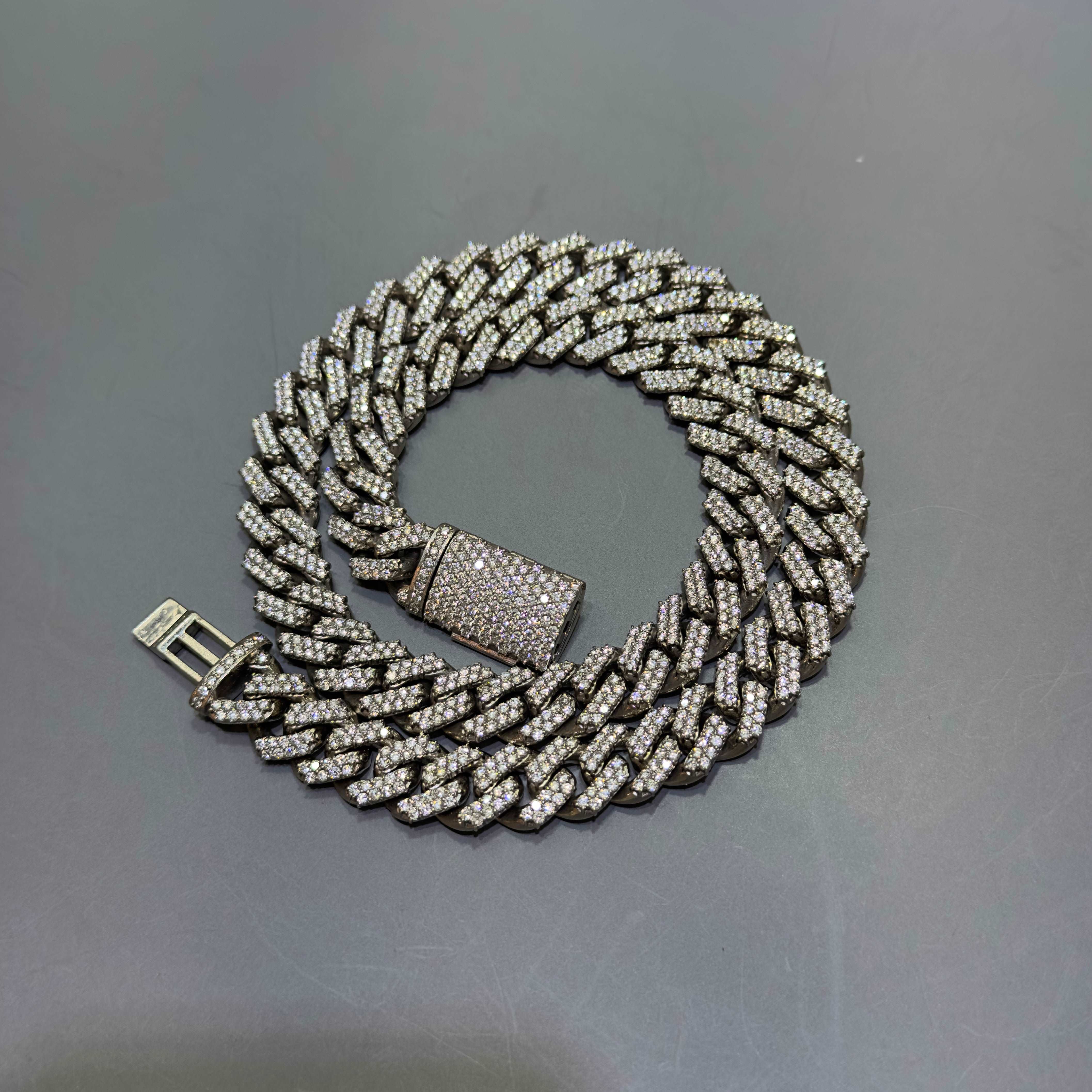 10k ICED MIAMI CUBAN LINK 24cts.t.w. VS1 Diamonds | White Gold | 