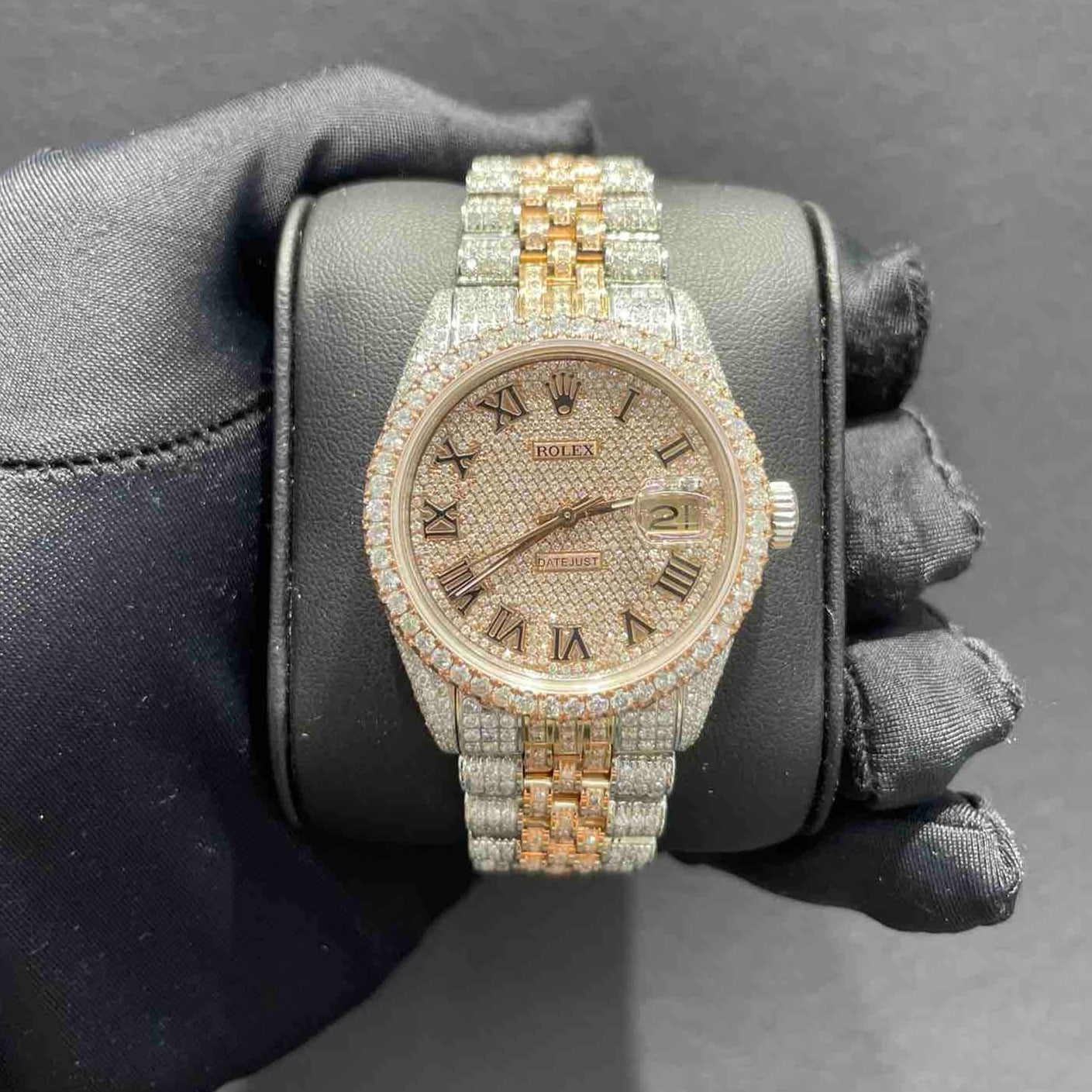 Bust Down Rolex Iced Out 36mm | Rose Gold | Roman Dial | 15 cts VS1??