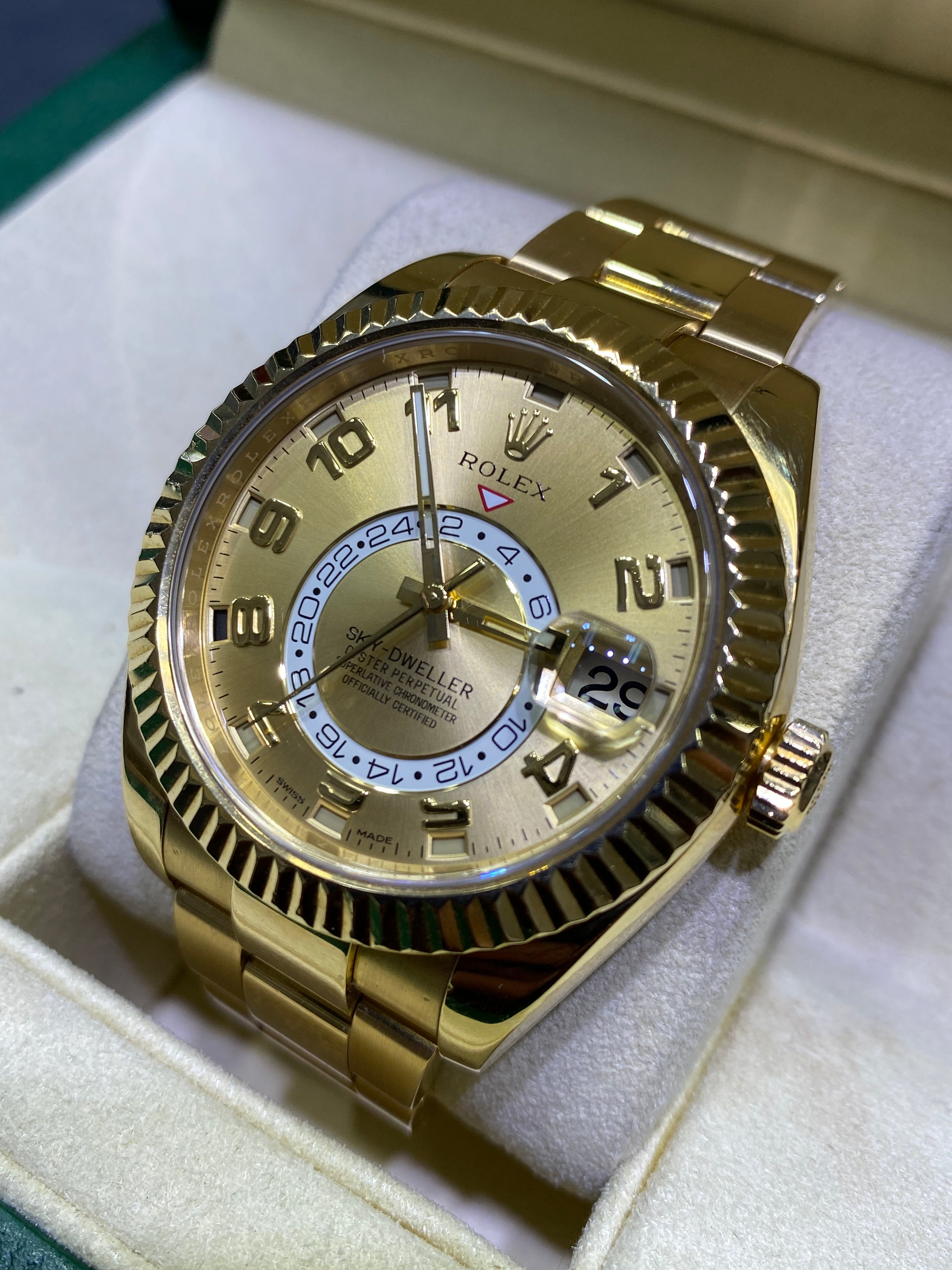 2021 Rolex Skydweller 42 mm ,18k solid champagne dial Mint