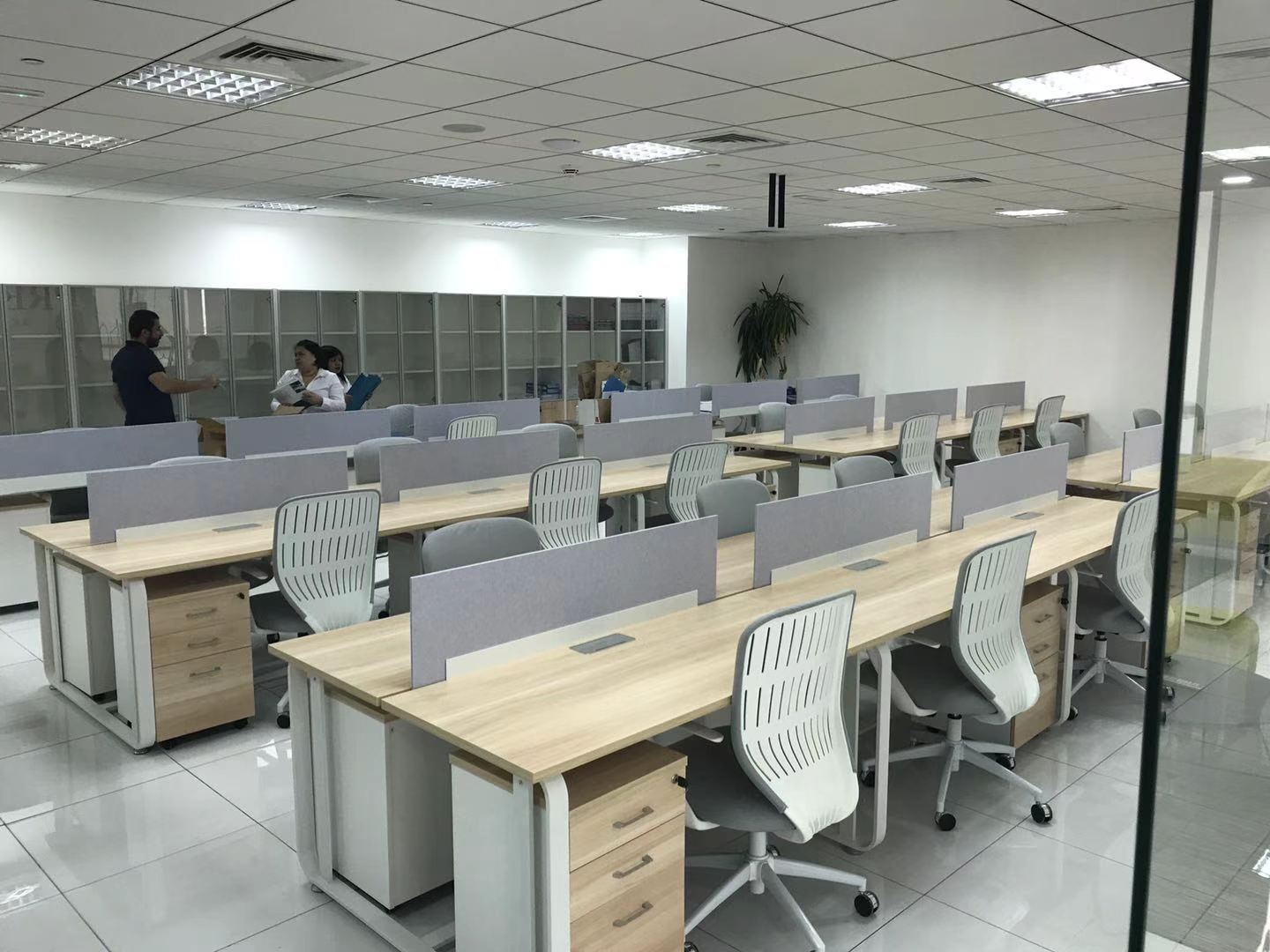 1b_Office_Desks_And_Chairs