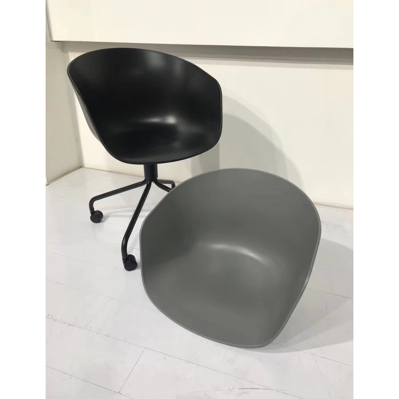 VOFFOV® Home Office Desk Chair with Wheels, Swivel Accent Chair with Mid-Back Backrest, Black