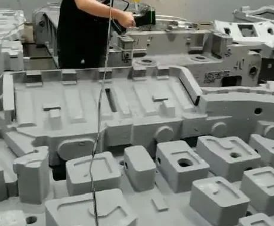 Inspect the rough-casting