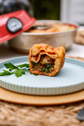 Eine vegane Double Calzone mit einer herzhaften und süßen Füllung aus dem Omnia | Rezept bei Wildnest Glamping