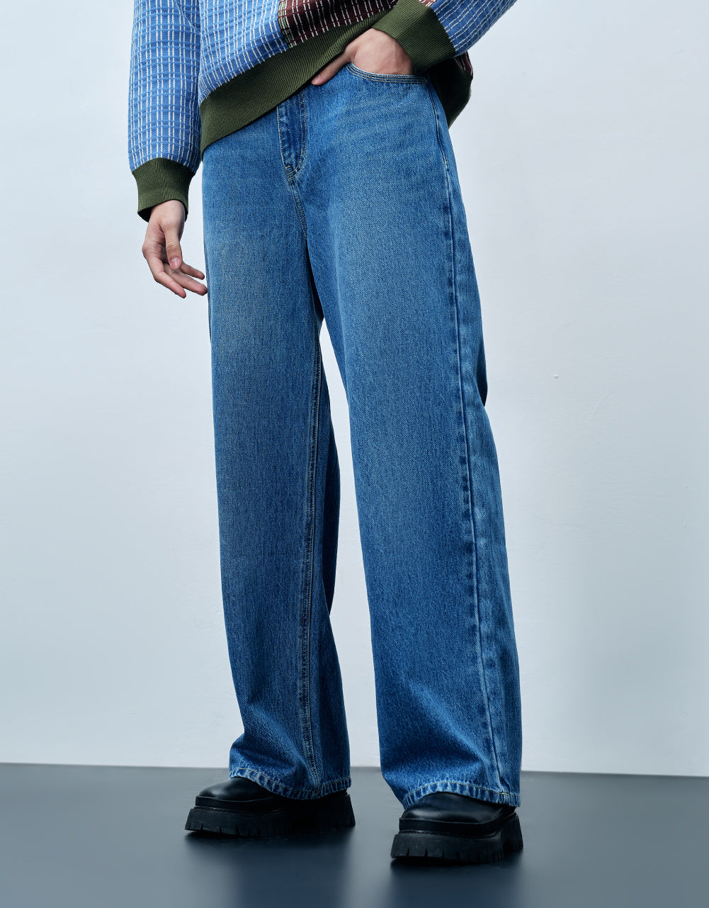 Loose Fit Straight Jeans