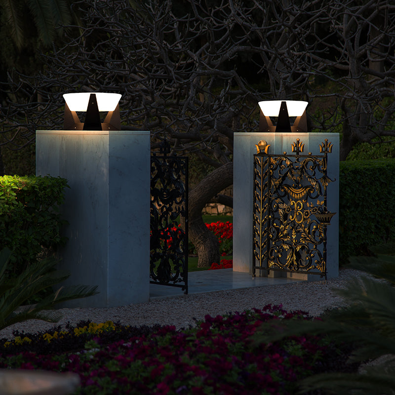 IDEA(HK) LIGHTING - Tesla - Tesla - IP65 Waterproof outdoor solar-powered landscape light. Warm light(3000K) LED with >30 000 hours of lifetime.  Comes with remote control. Easy to install and maintain.  Perfect for creating a mood in a garden, or as decoration by the pool, on gates, etc.