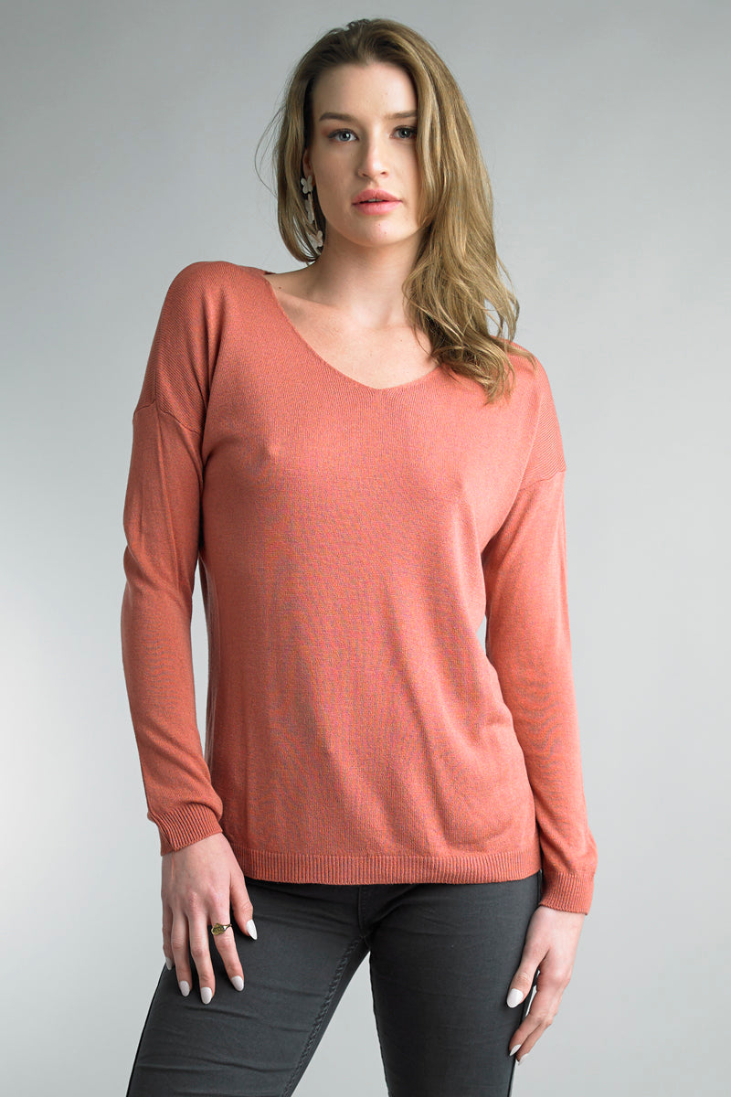 Tempo Basic V Neck Long Sleeve Sweater In Peperosa