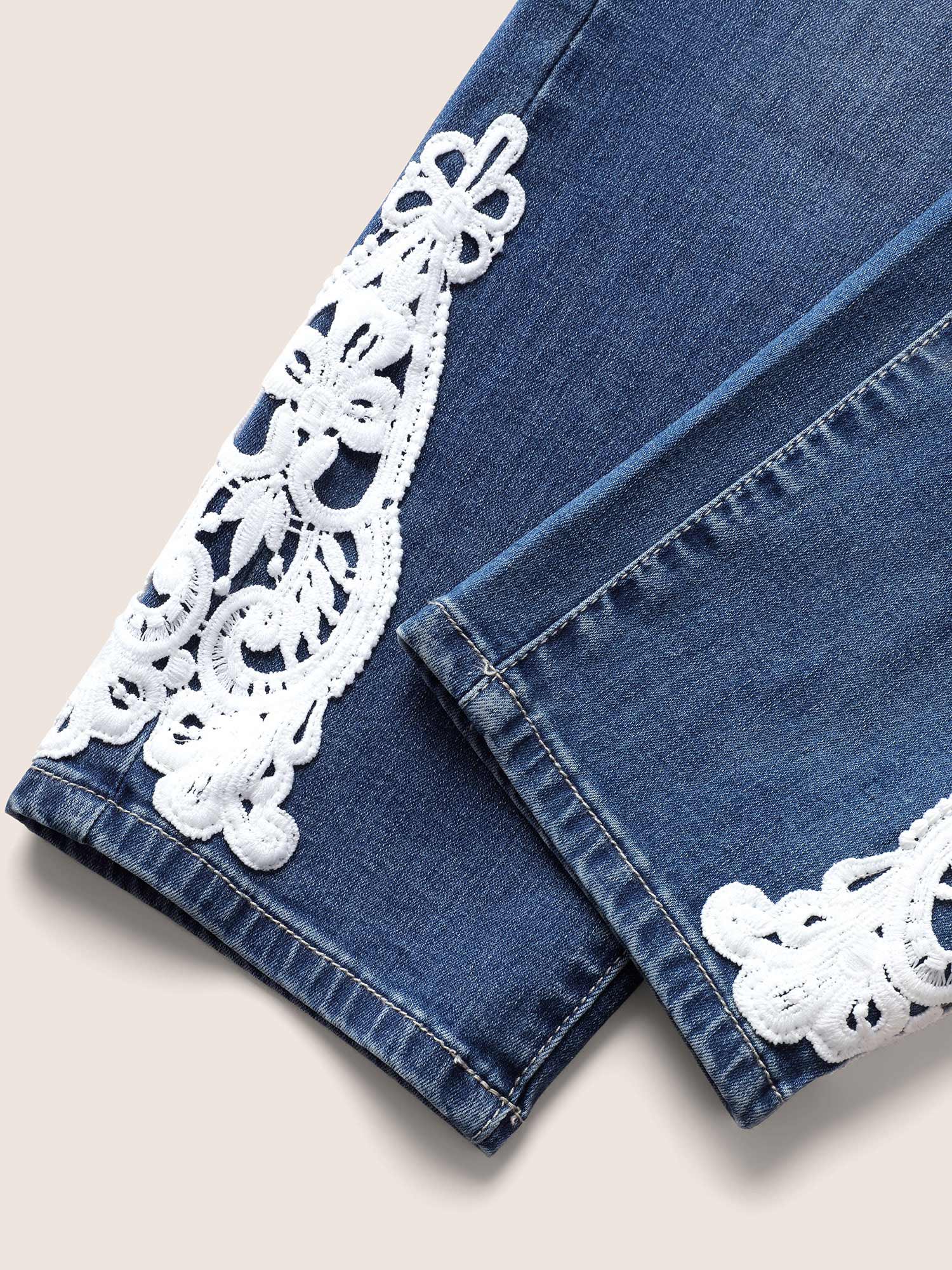 Floral Embroidered Slim Cropped Jeans